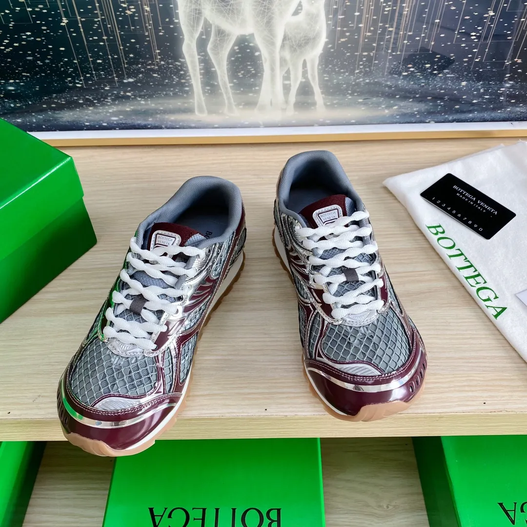 p620🐮🐮High-end version, the original 1:1 couple style new model is on the shelves🔥BV Orbit sneakers Wang Yibo's same style couple's Dad Runner sneakers, made of lightweight technical mesh fabric. Features a geometric patterned rubber outsole. The outsole is made of color-blocked TPU outsole. Size: women’s shoes 35-40, men’s shoes 39-45.